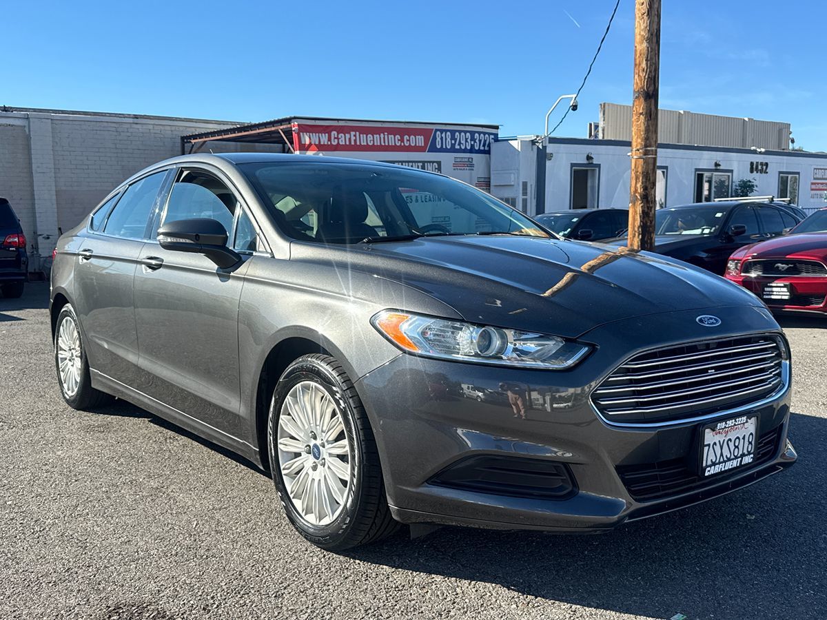 2016 Ford Fusion SE's photo
