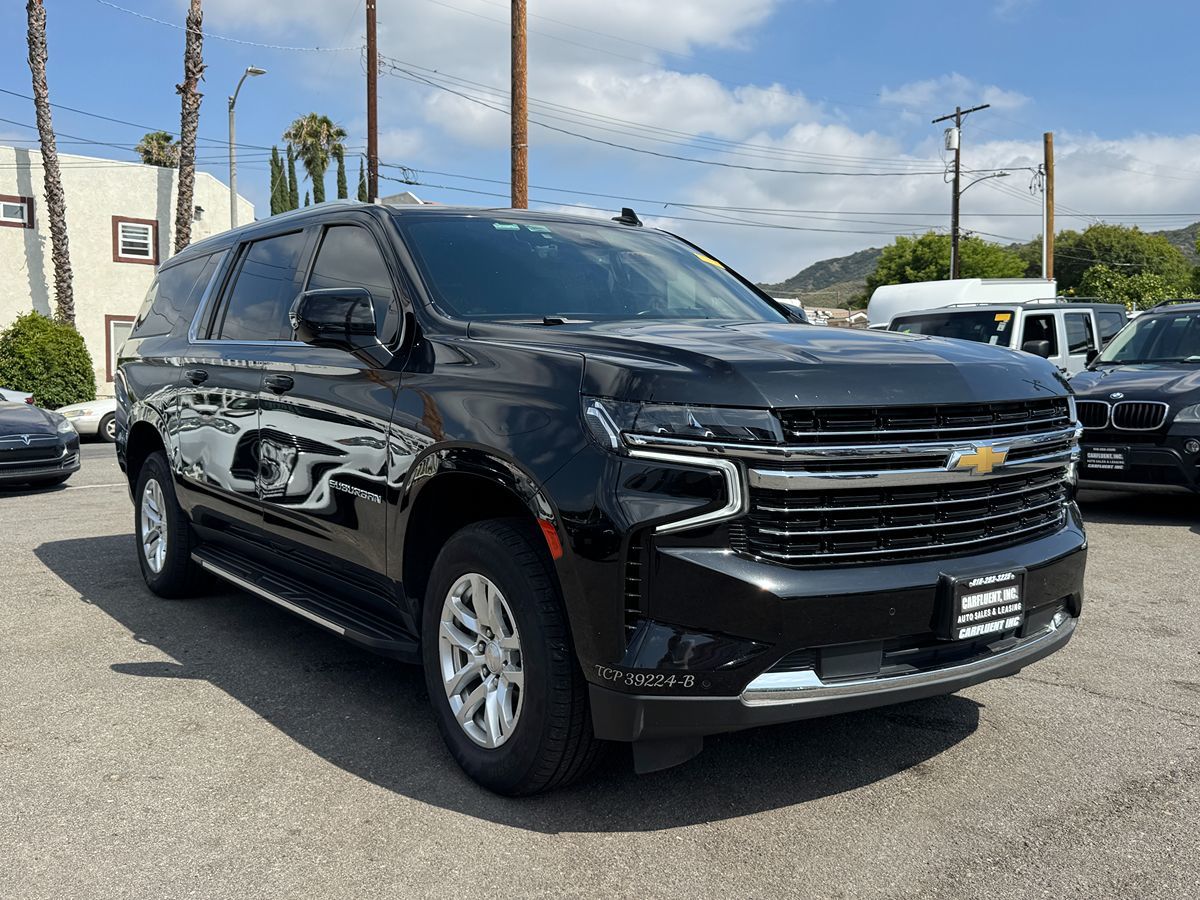 2023 Chevrolet Suburban 2WD 1500 LT's photo
