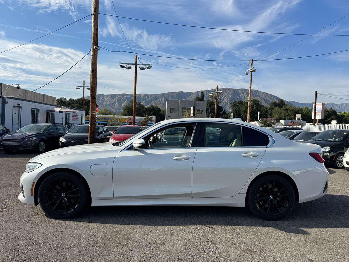 2021 BMW 3 Series 330e - Photo 4