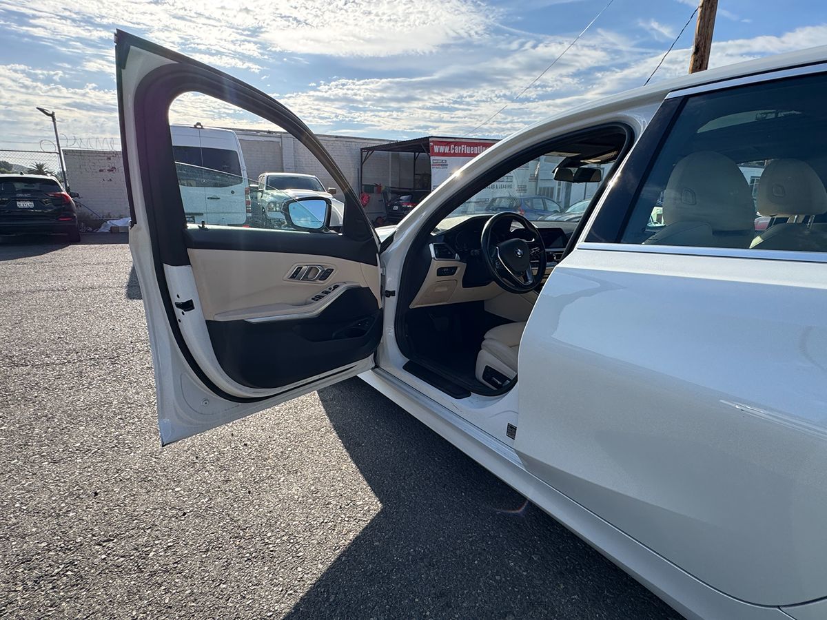 2021 BMW 3 Series 330e - Photo 19