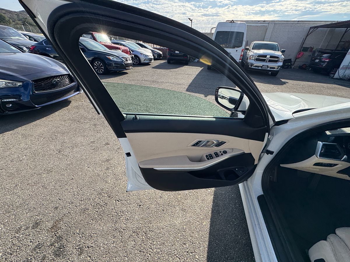2021 BMW 3 Series 330e - Photo 20