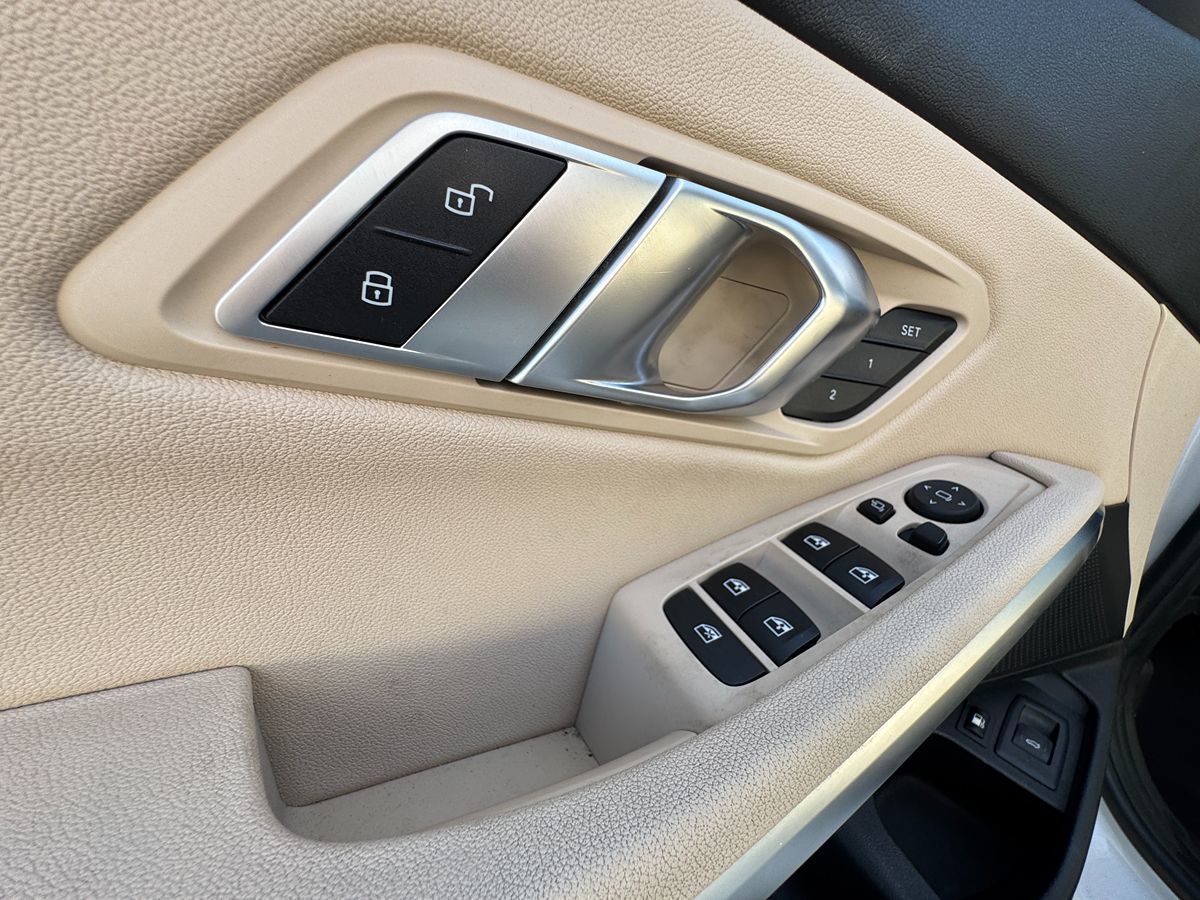 2021 BMW 3 Series 330e - Photo 21