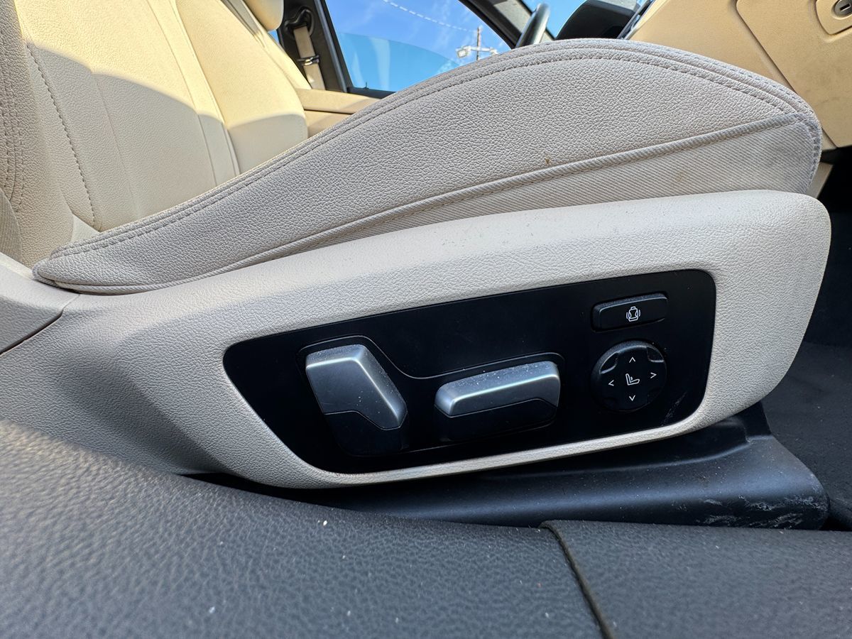 2021 BMW 3 Series 330e - Photo 39