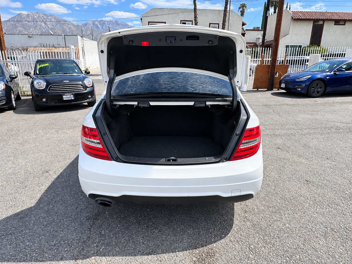 Mercedes-Benz c photo 9