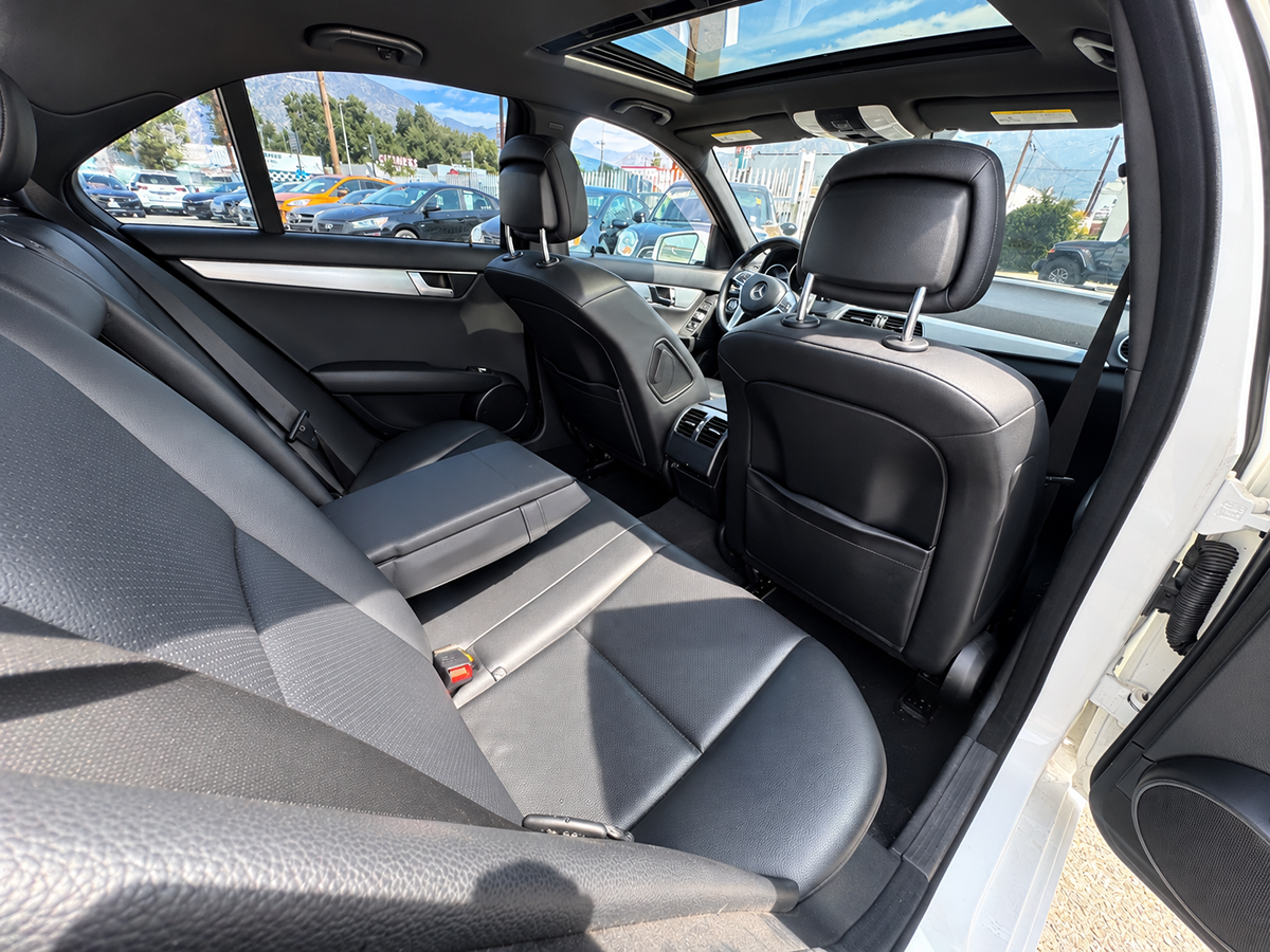 Mercedes-Benz c photo 24
