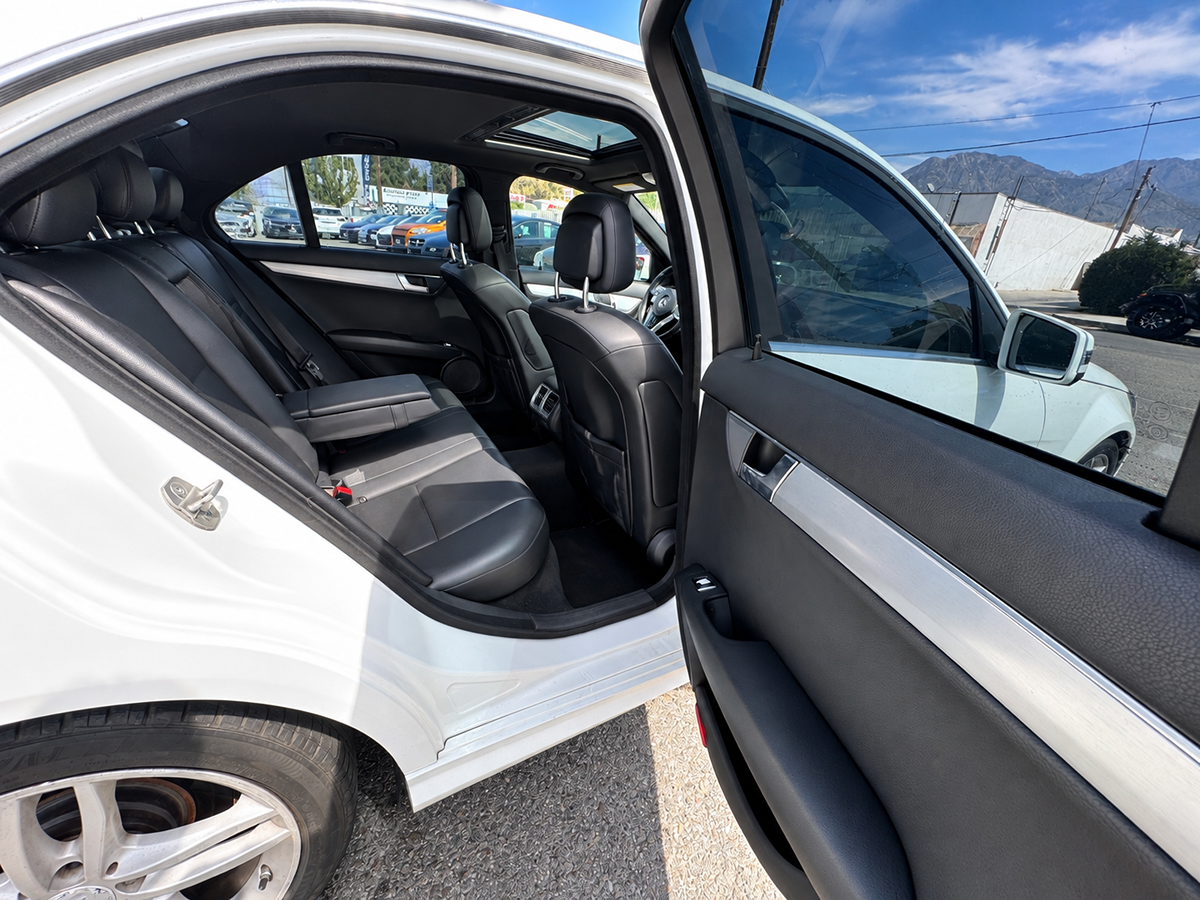 Mercedes-Benz c photo 23