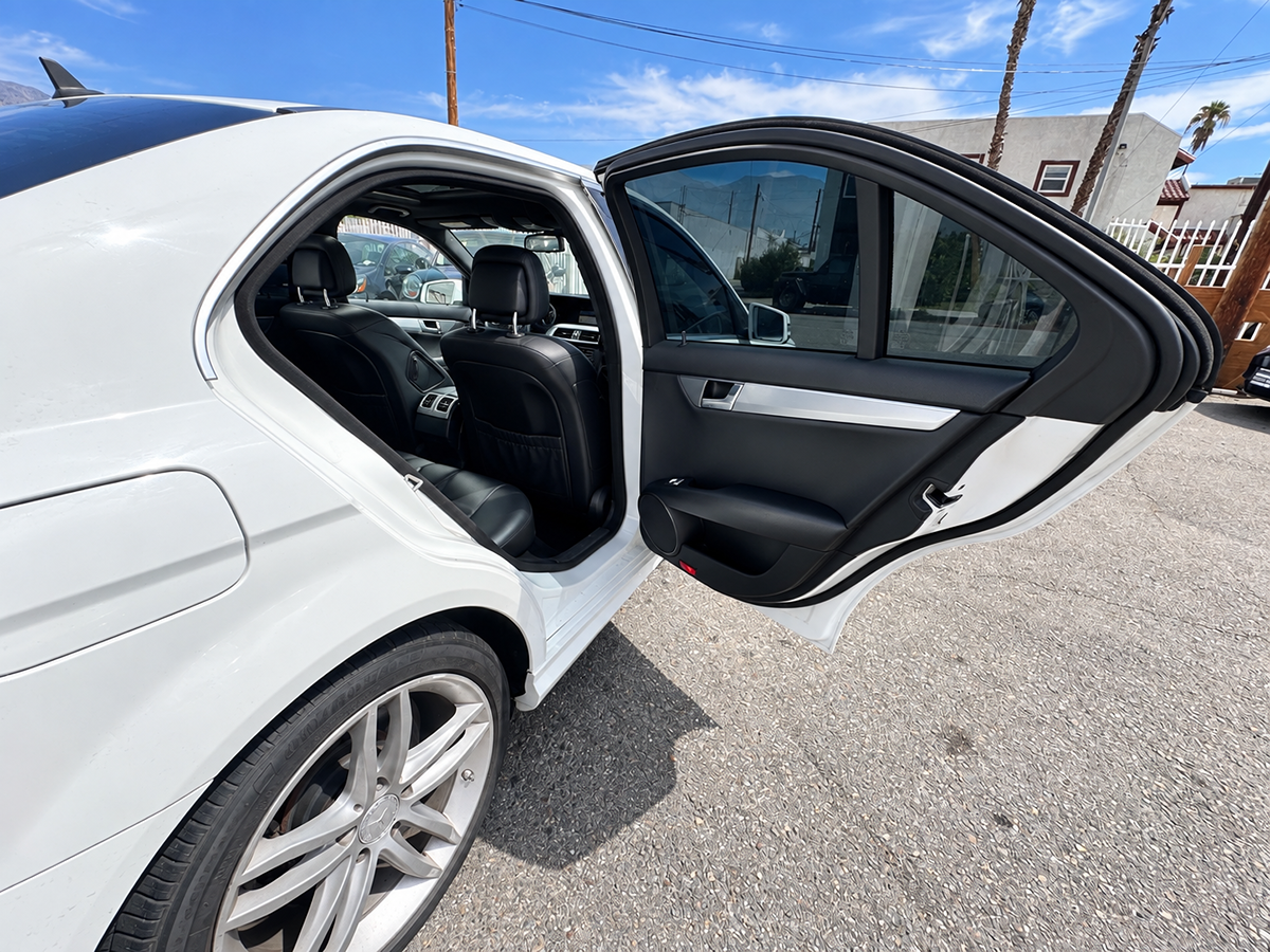 Mercedes-Benz c photo 22