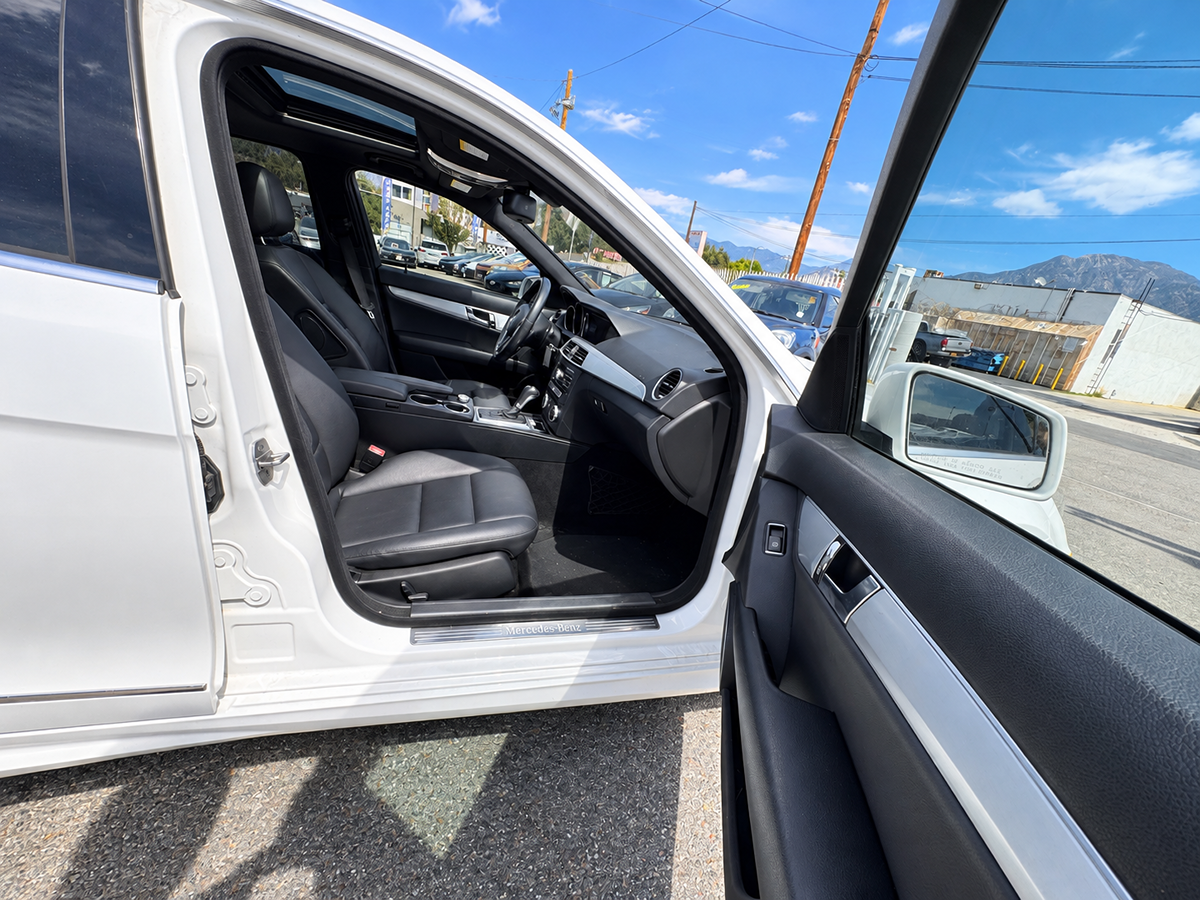 Mercedes-Benz c photo 19