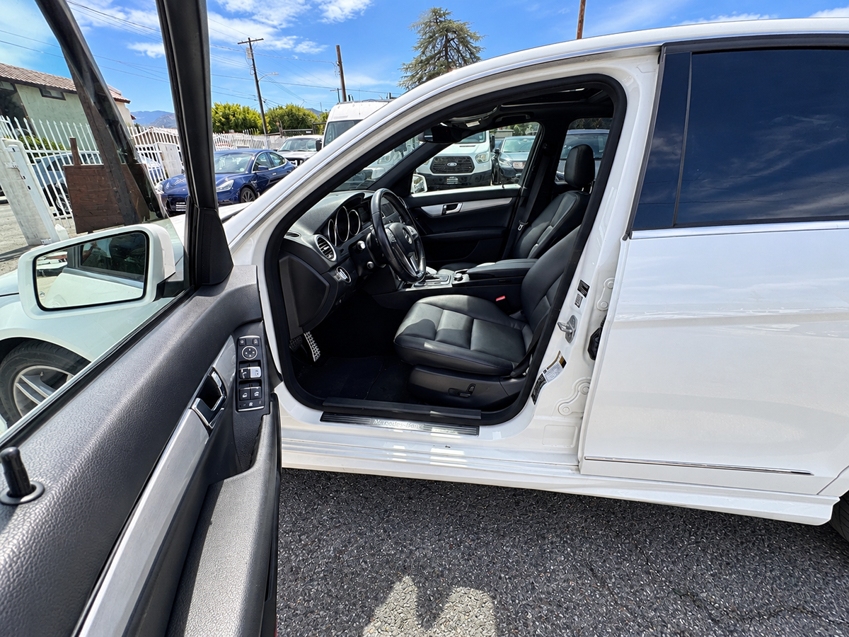 Mercedes-Benz c photo 16