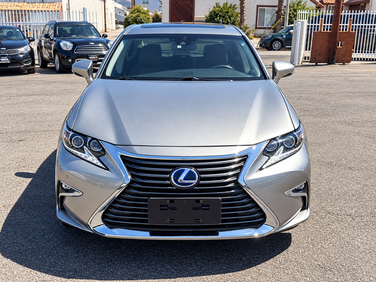 Lexus ES photo 2