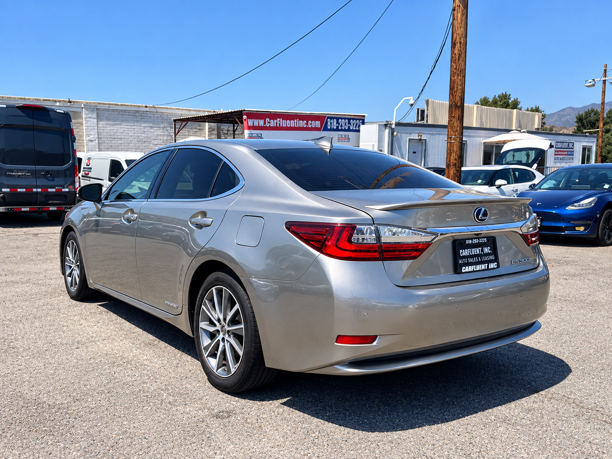 Lexus ES photo 6