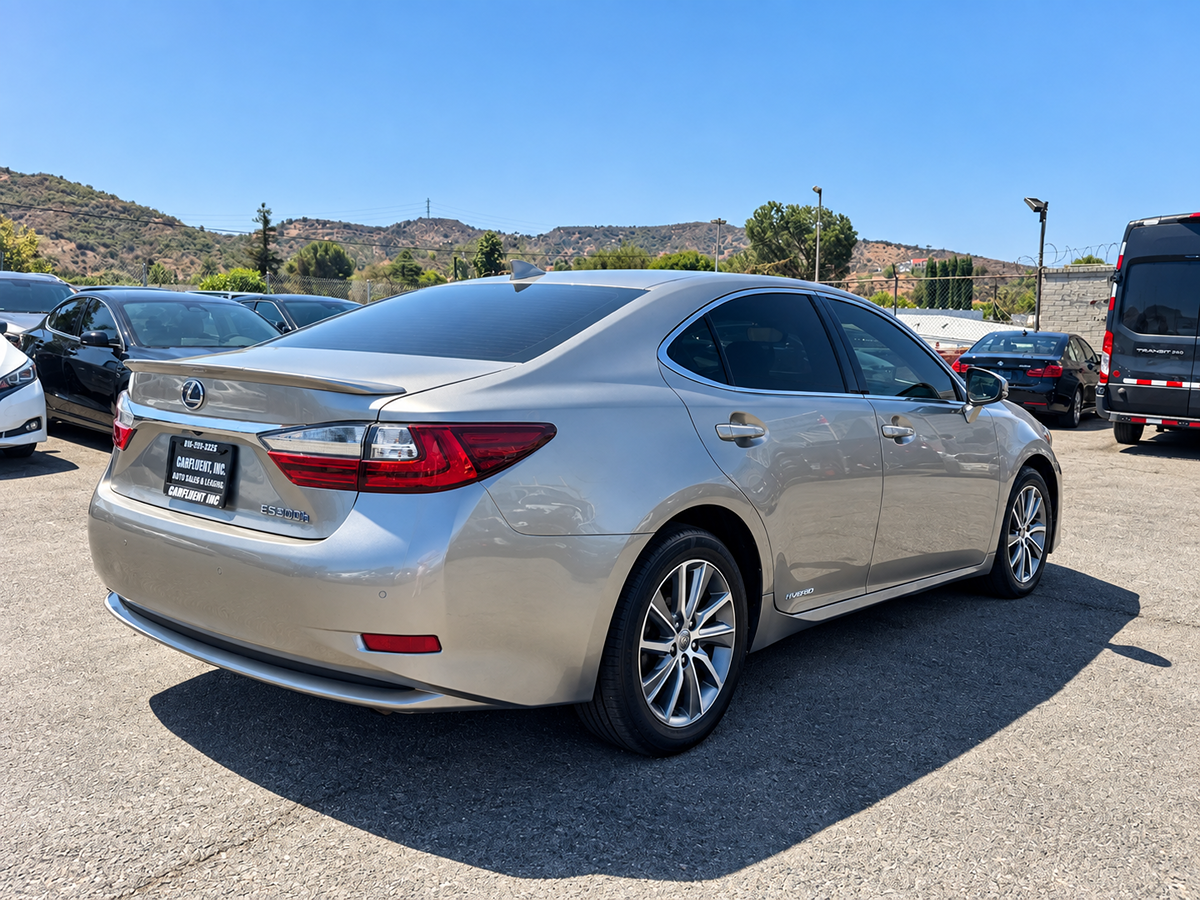 Lexus ES photo 7