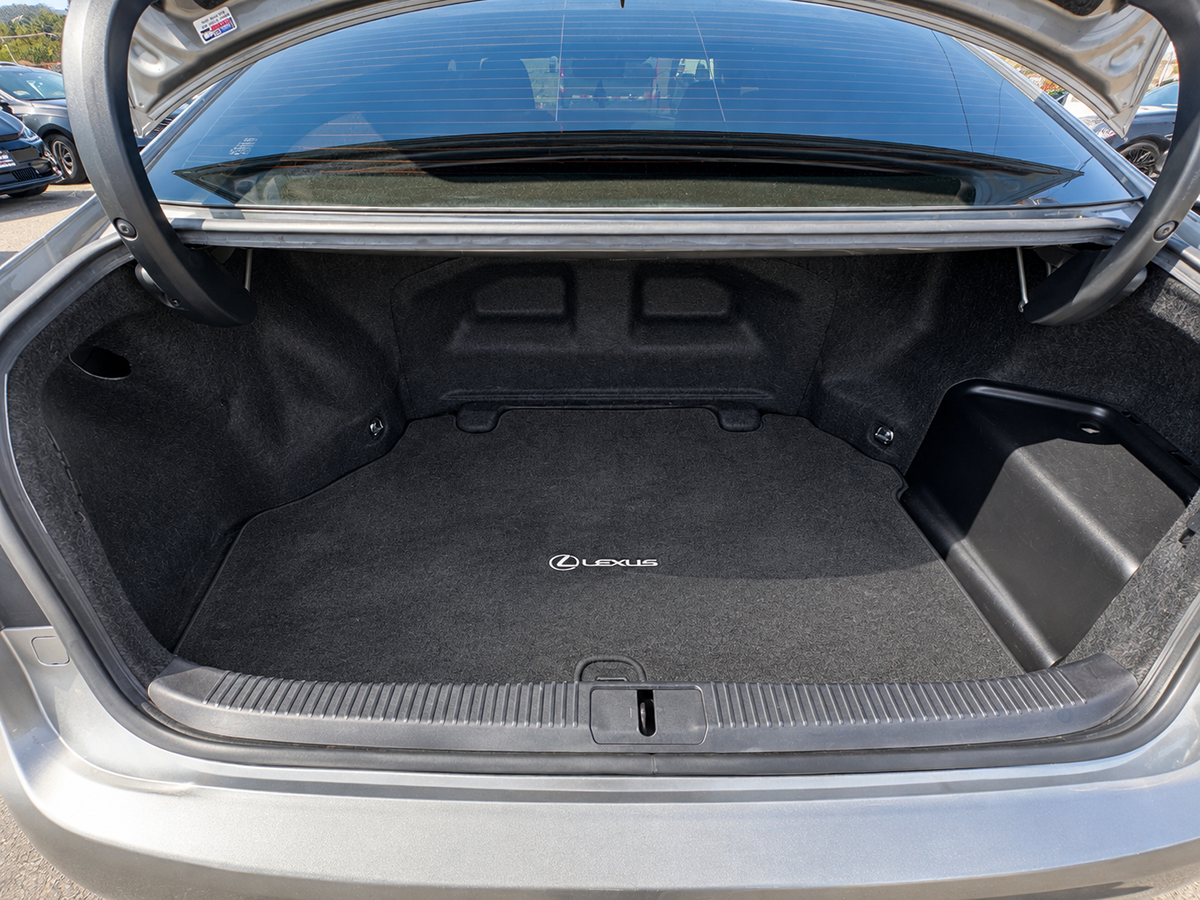 Lexus ES photo 9