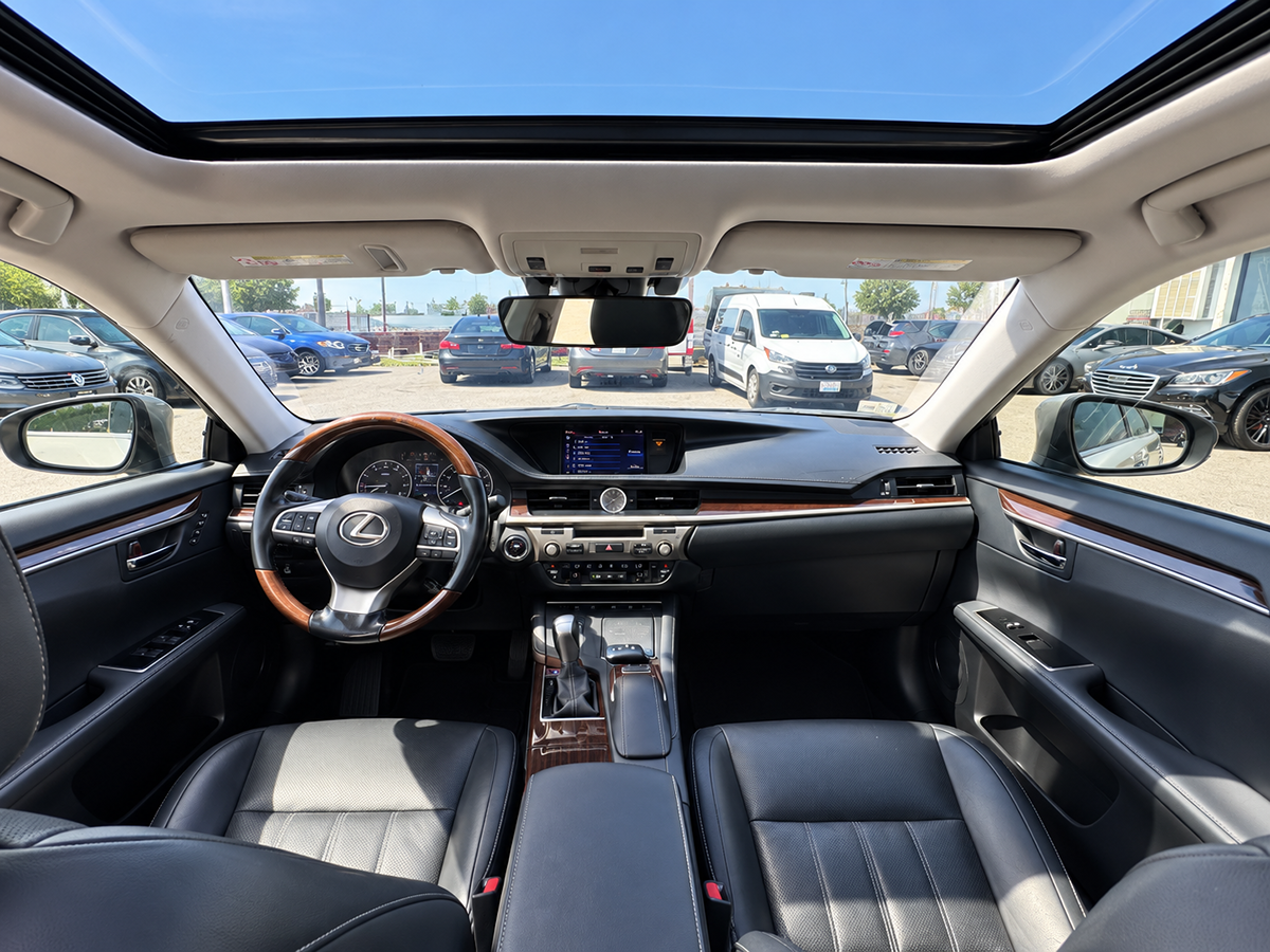 Lexus ES photo 10