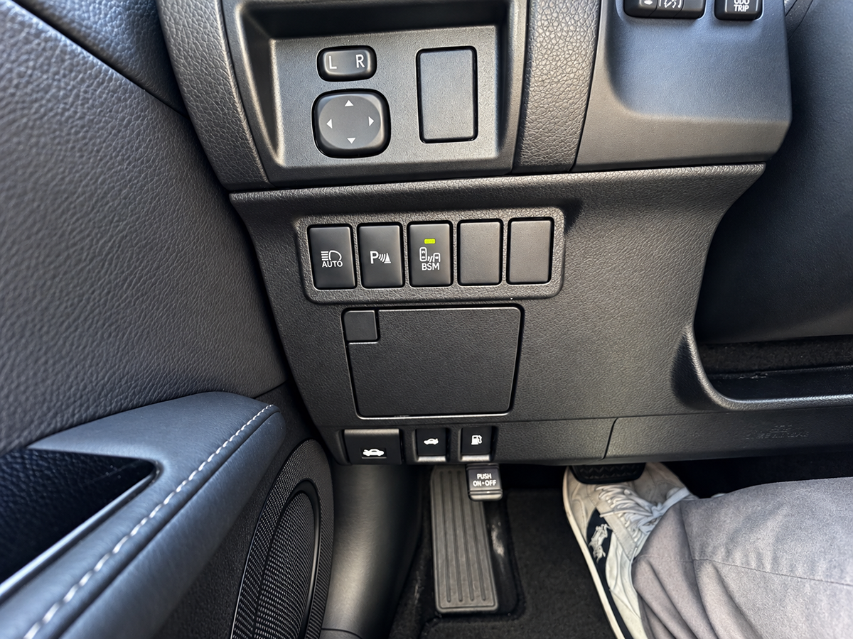 Lexus ES photo 13