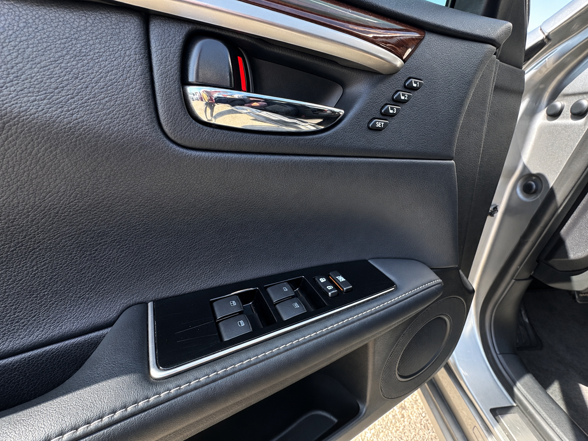 Lexus ES photo 19