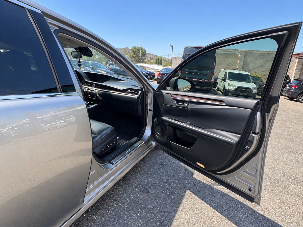 Lexus ES photo 21