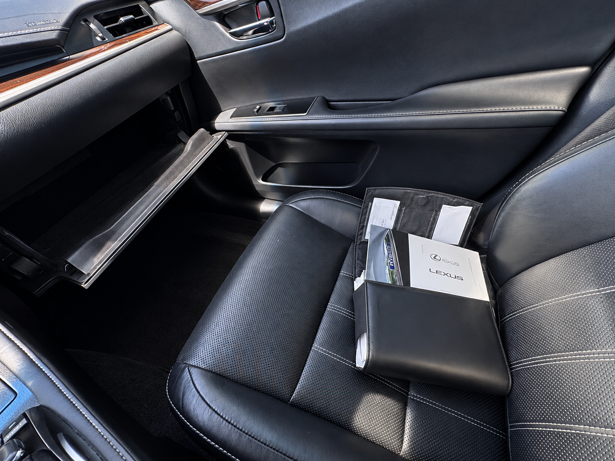 Lexus ES photo 33