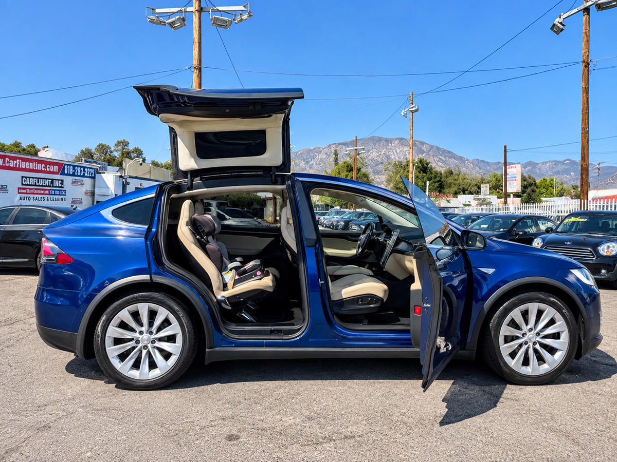 Tesla Model X photo 9
