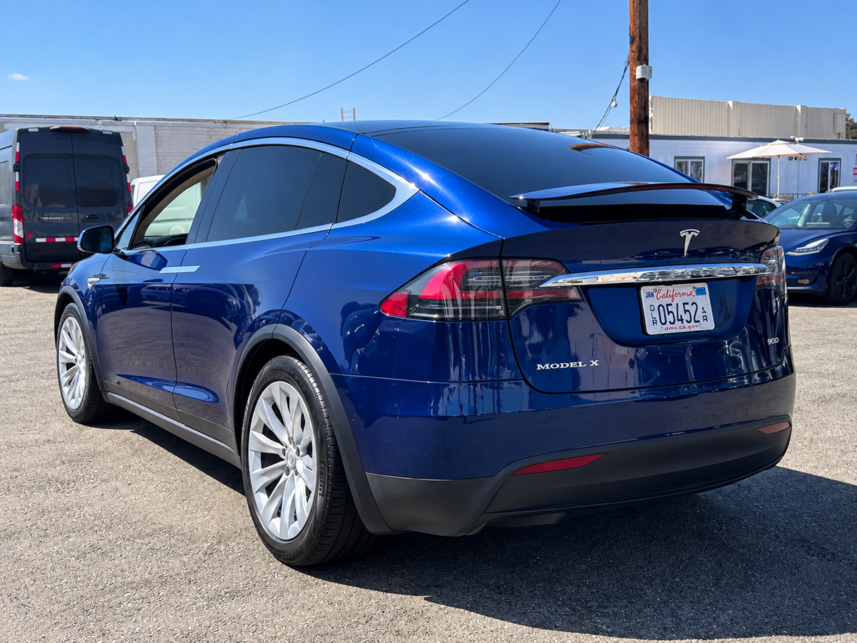 Tesla Model X photo 12