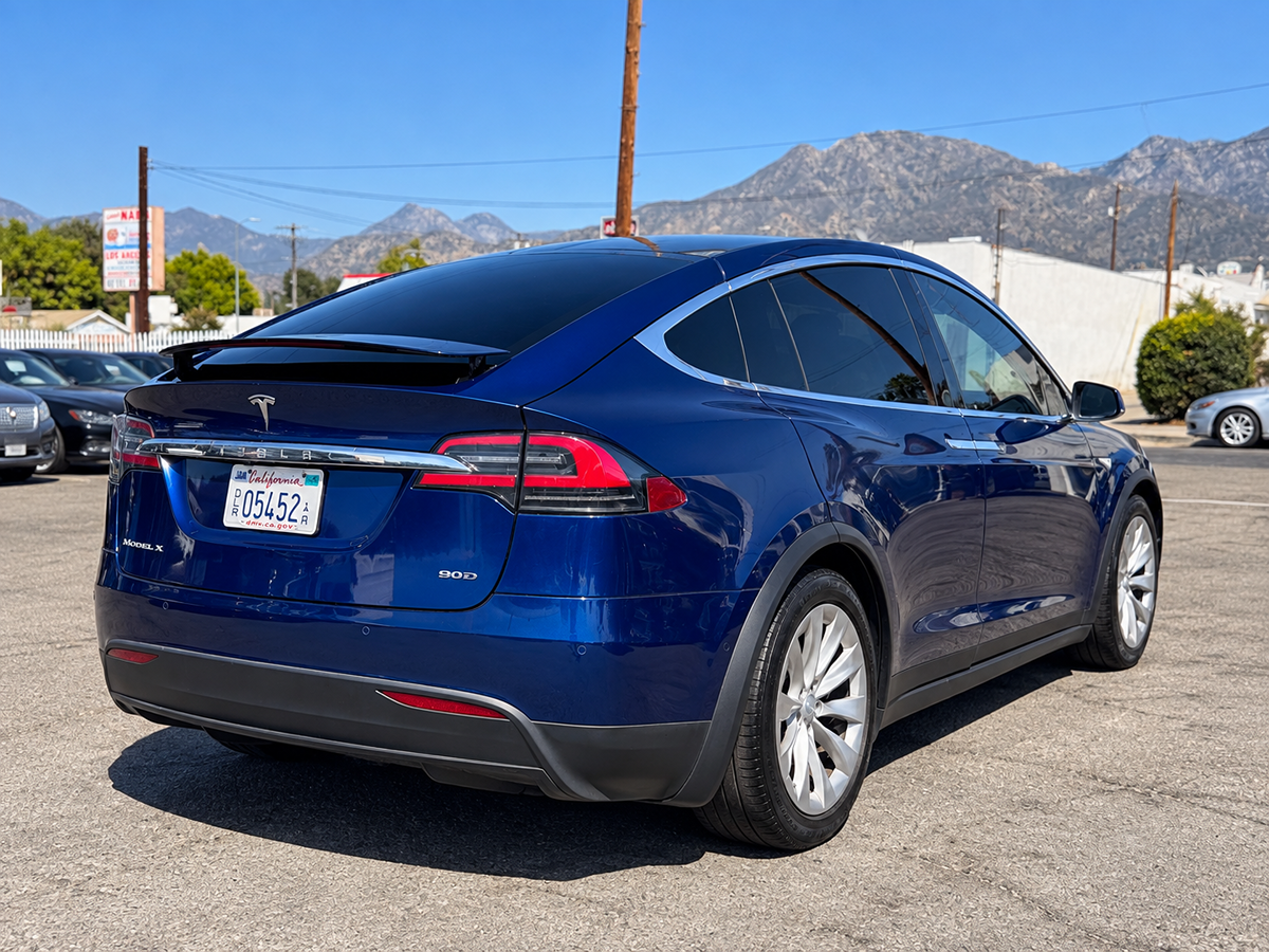 Tesla Model X photo 14