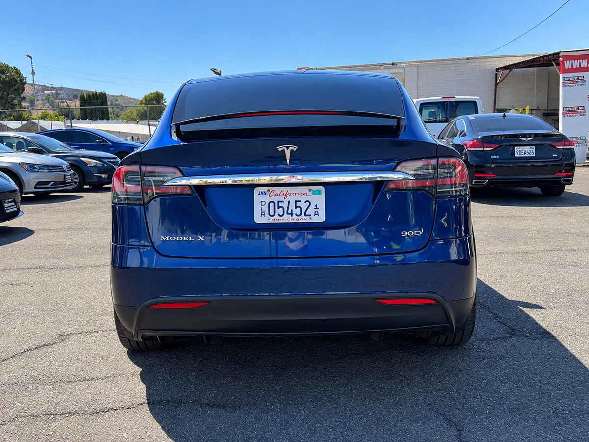 Tesla Model X photo 15