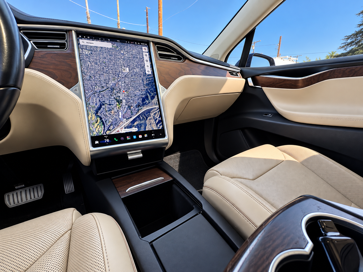 Tesla Model X photo 23
