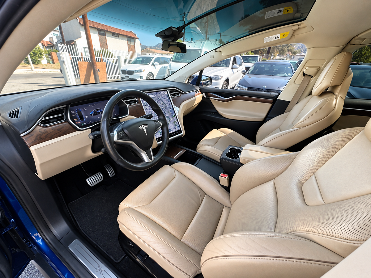 Tesla Model X photo 30