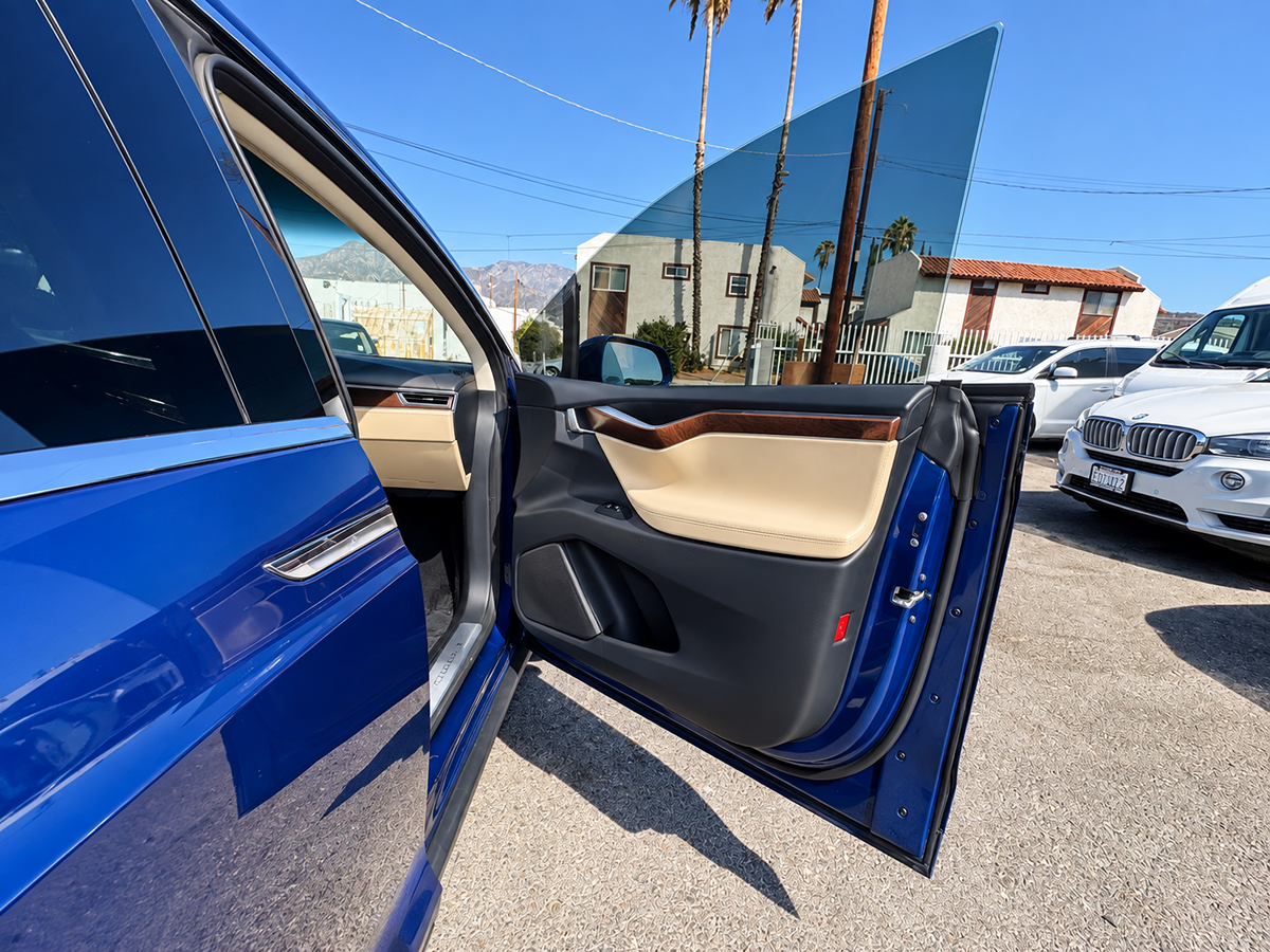 Tesla Model X photo 33