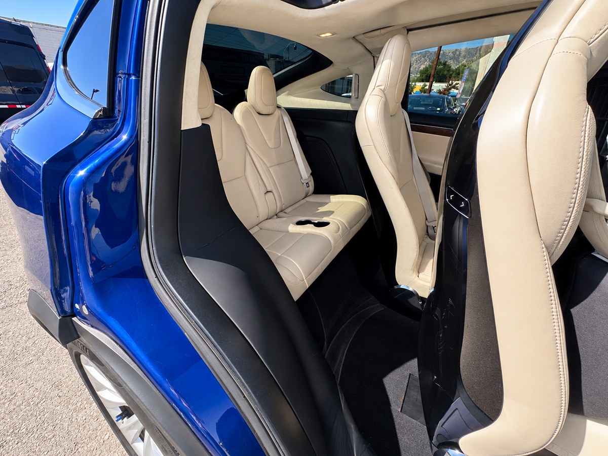Tesla Model X photo 37