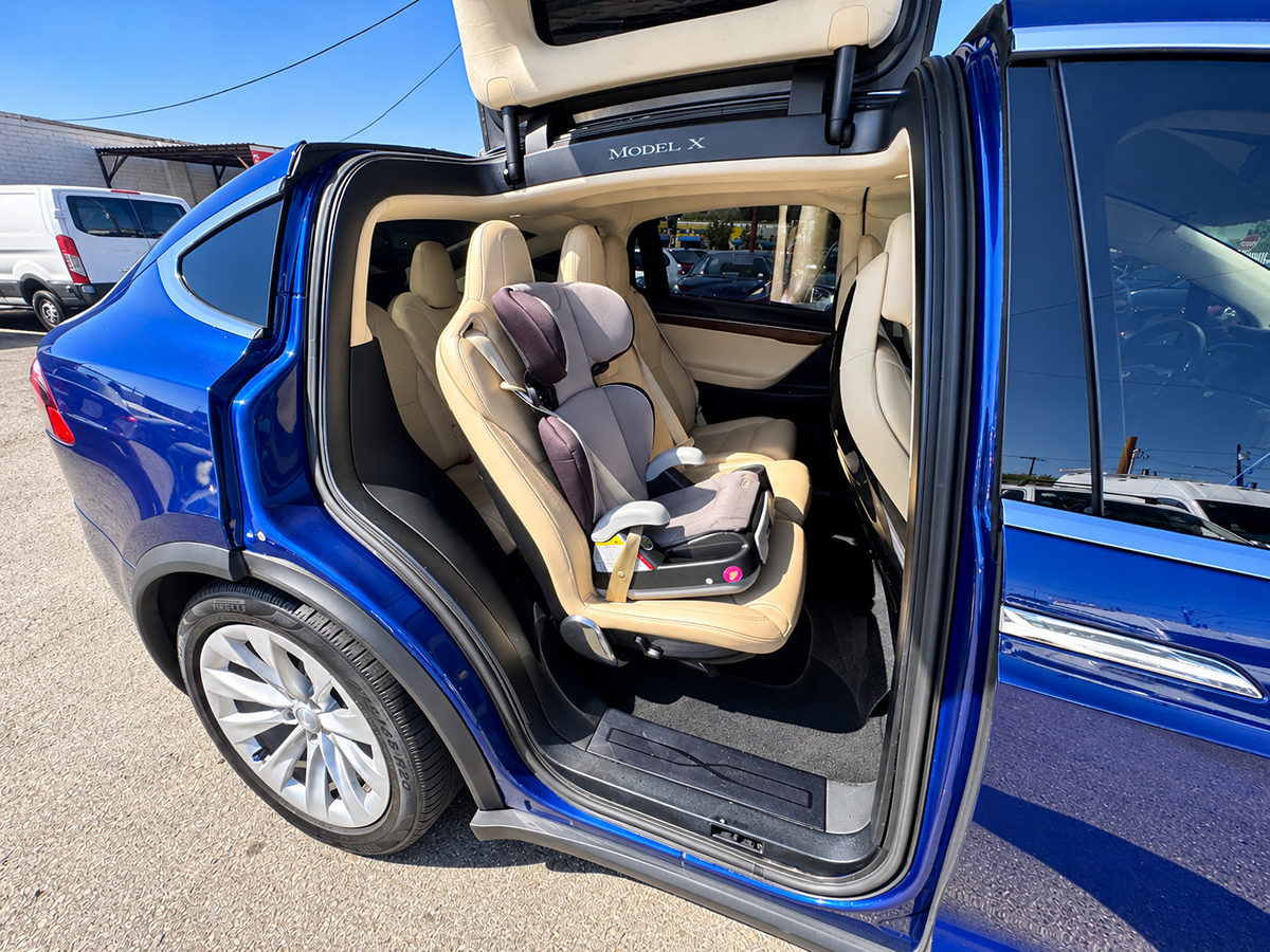Tesla Model X photo 36