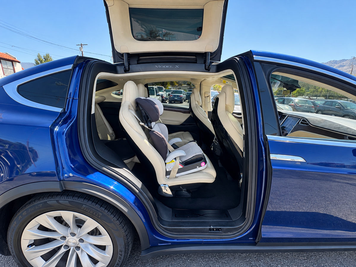 Tesla Model X photo 40