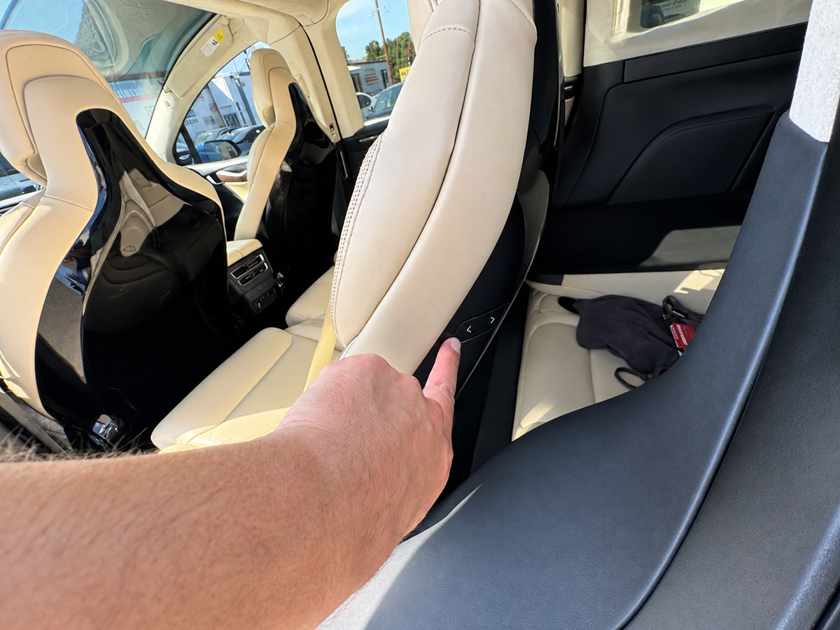 Tesla Model X photo 42