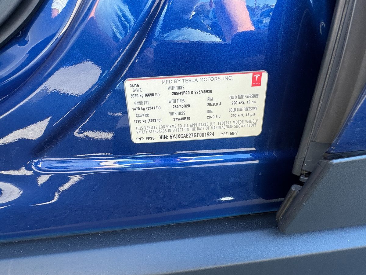 Tesla Model X photo 47