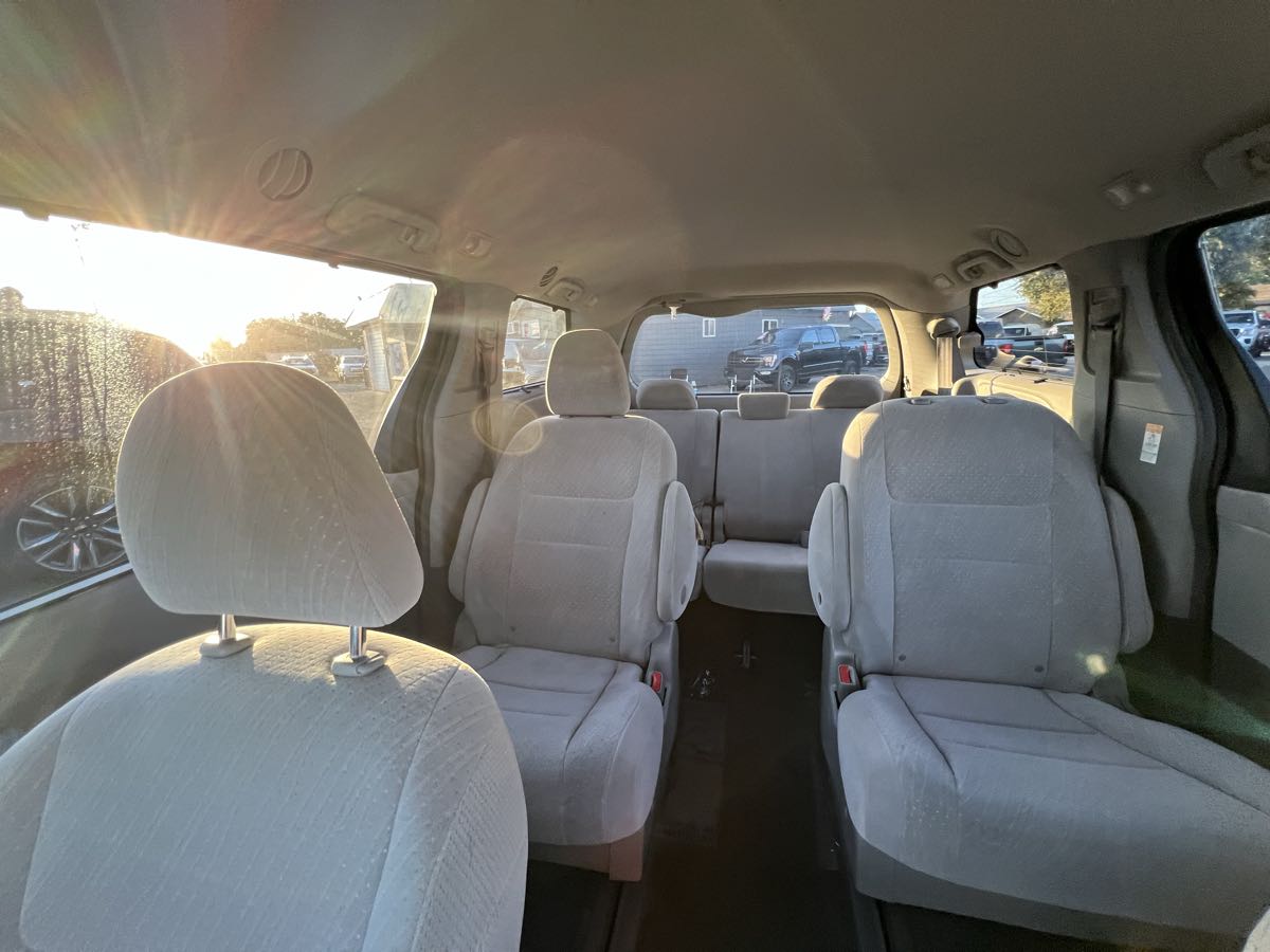Sold 2017 Toyota Sienna LE in Yakima