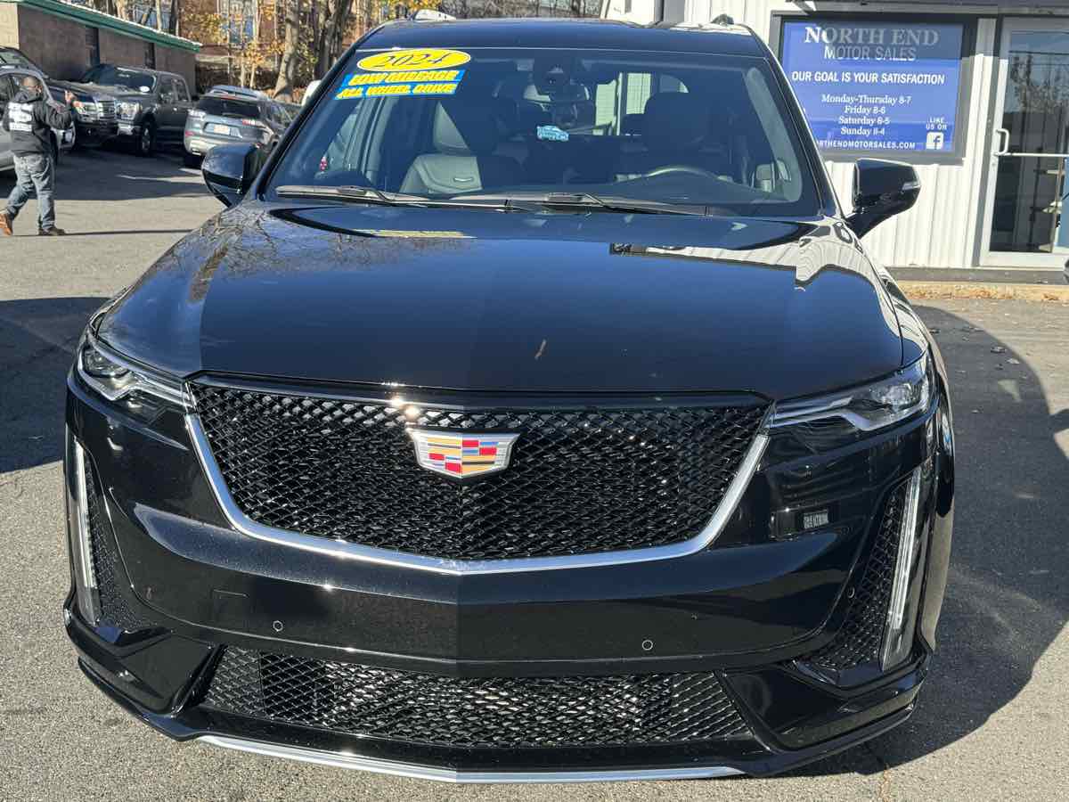2024 Cadillac XT6 Sport photo 2