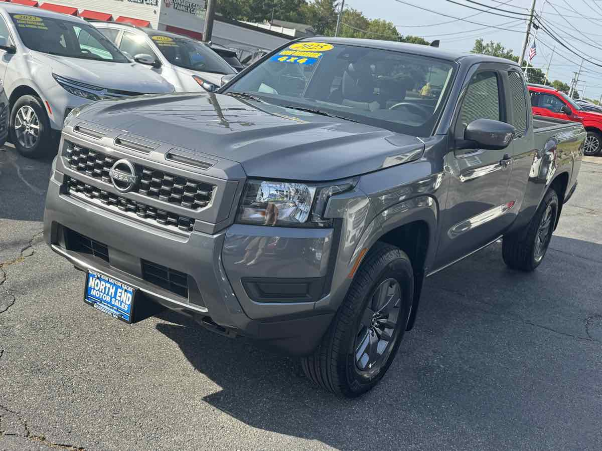 2025 Nissan Frontier SV photo 3