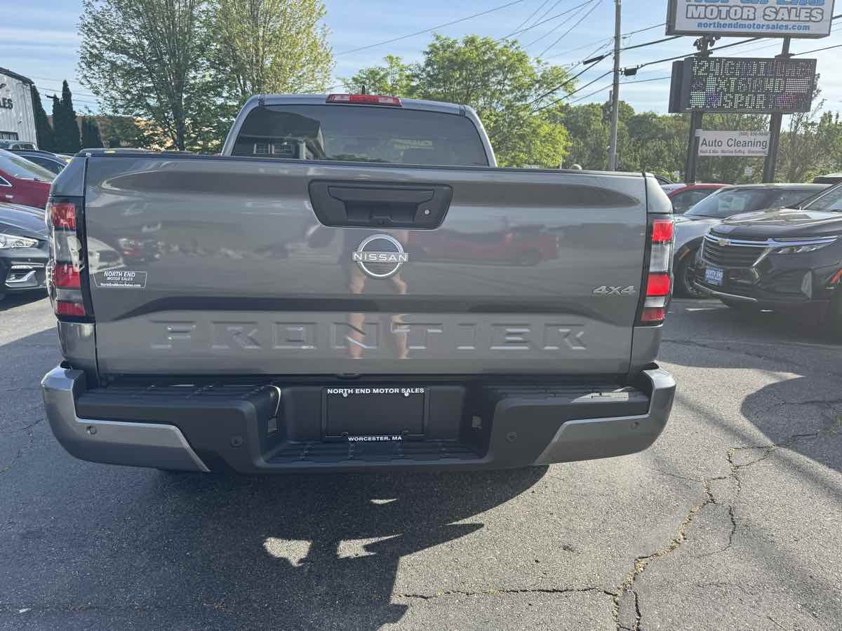 2025 Nissan Frontier SV photo 5