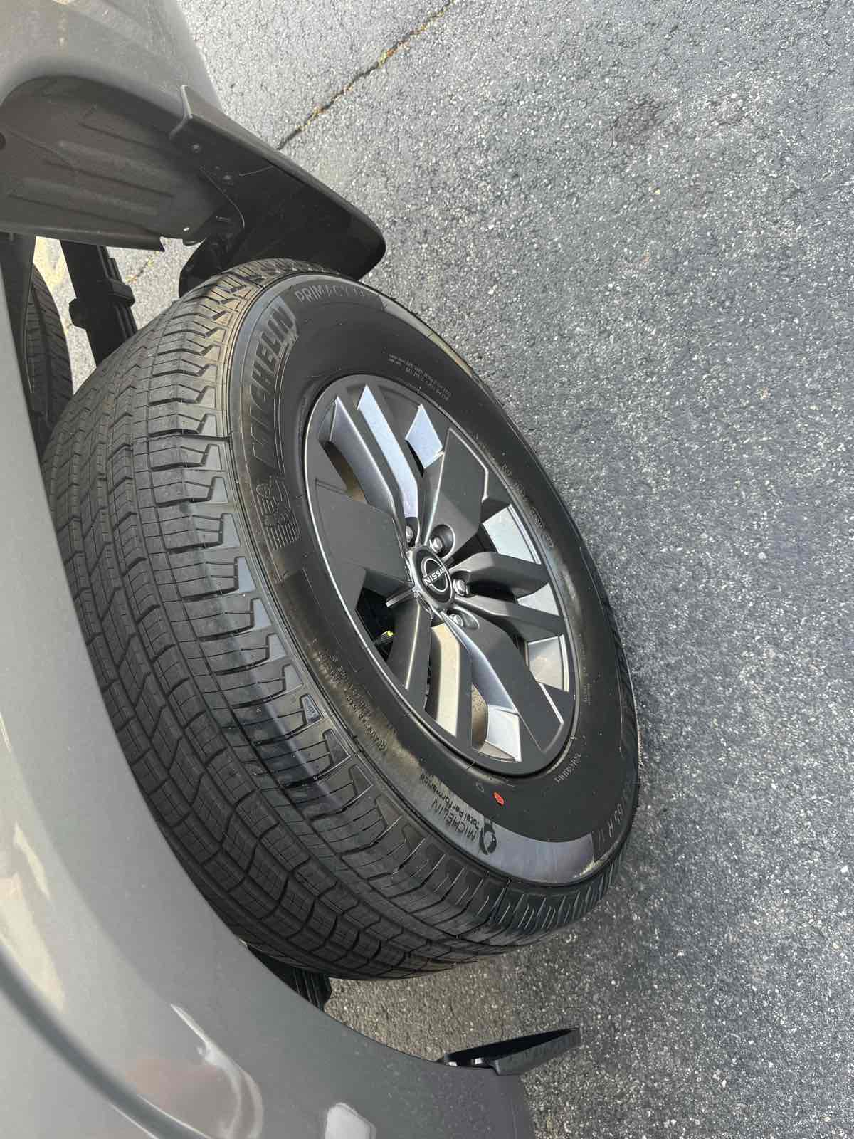 2025 Nissan Frontier SV photo 8