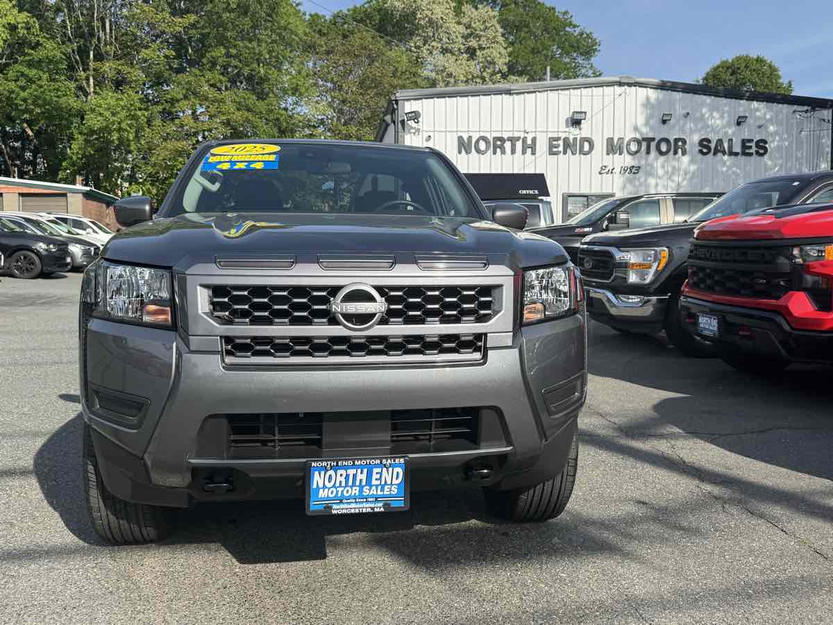 2025 Nissan Frontier SV photo 9