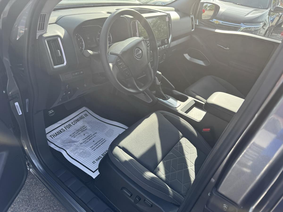 2025 Nissan Frontier SV photo 10