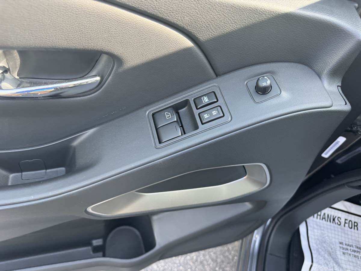 2025 Nissan Frontier SV photo 11