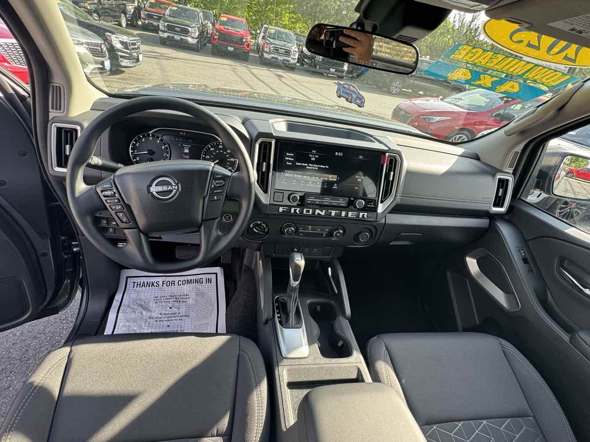 2025 Nissan Frontier SV photo 12