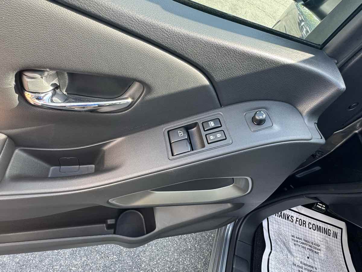 2025 Nissan Frontier SV photo 14