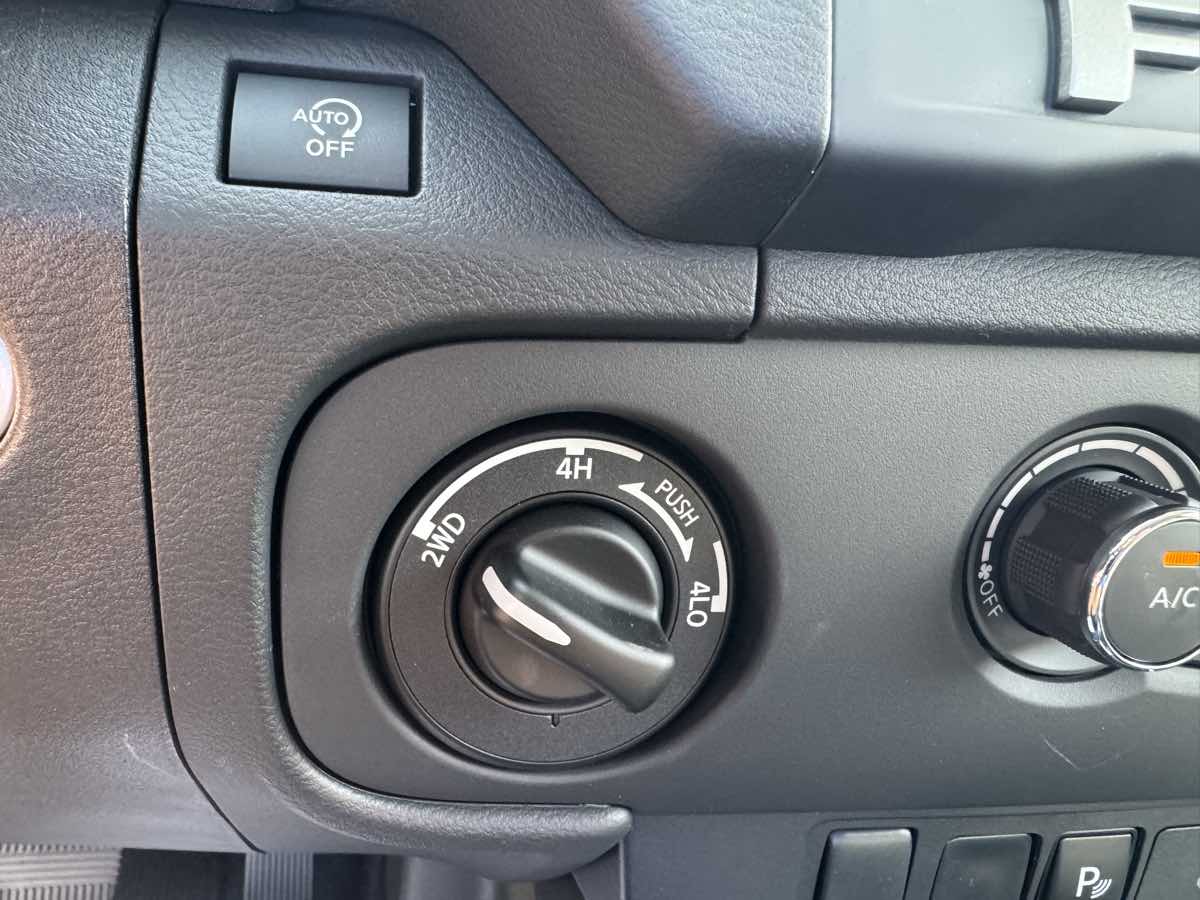 2025 Nissan Frontier SV photo 15