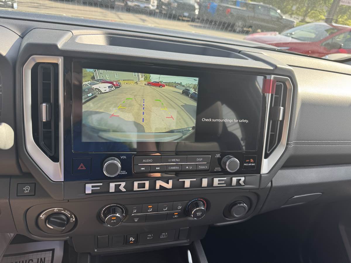 2025 Nissan Frontier SV photo 18