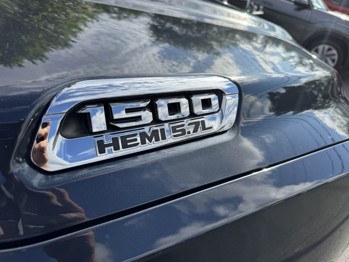 2019 Ram 1500 Laramie photo 10