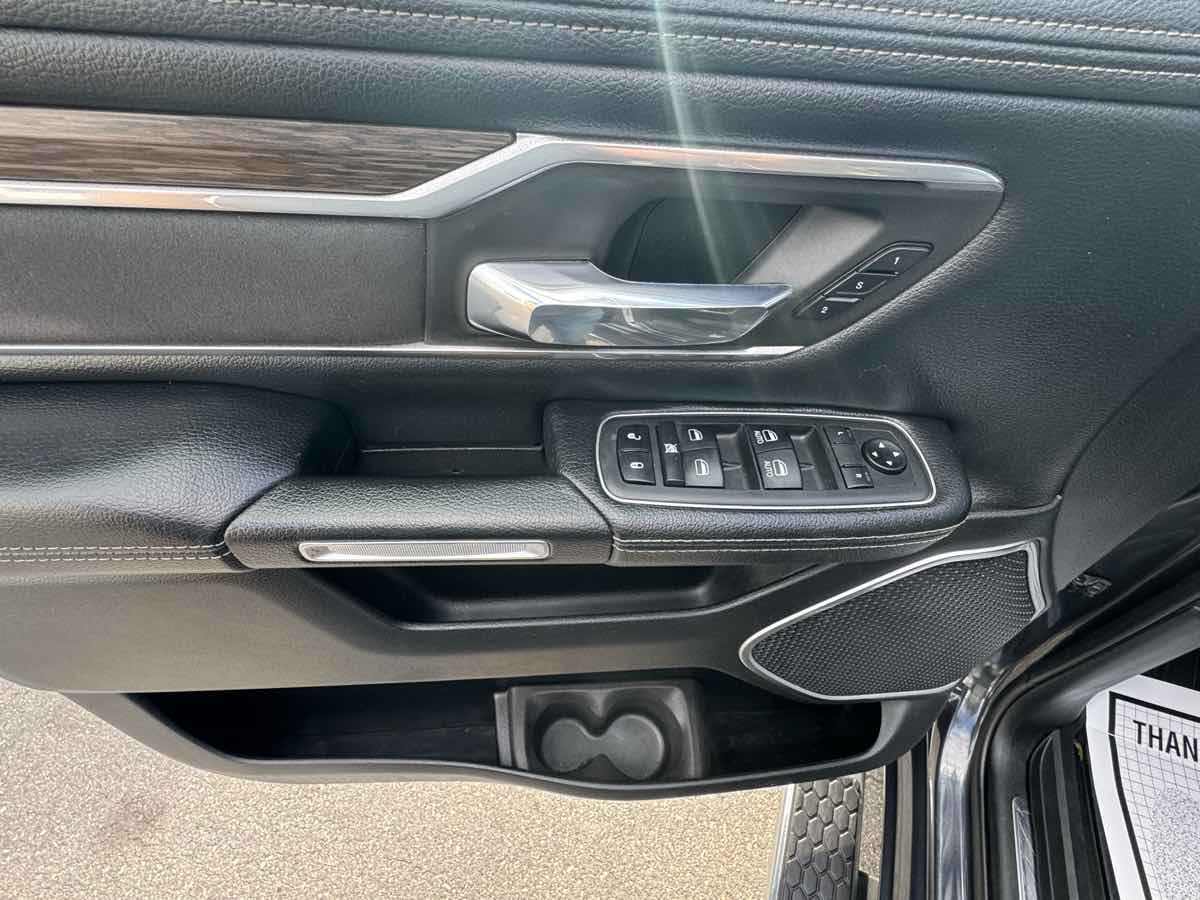 2019 Ram 1500 Laramie photo 14