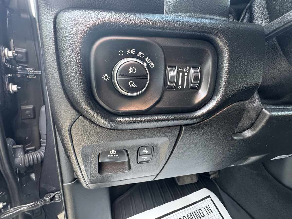 2019 Ram 1500 Laramie photo 18