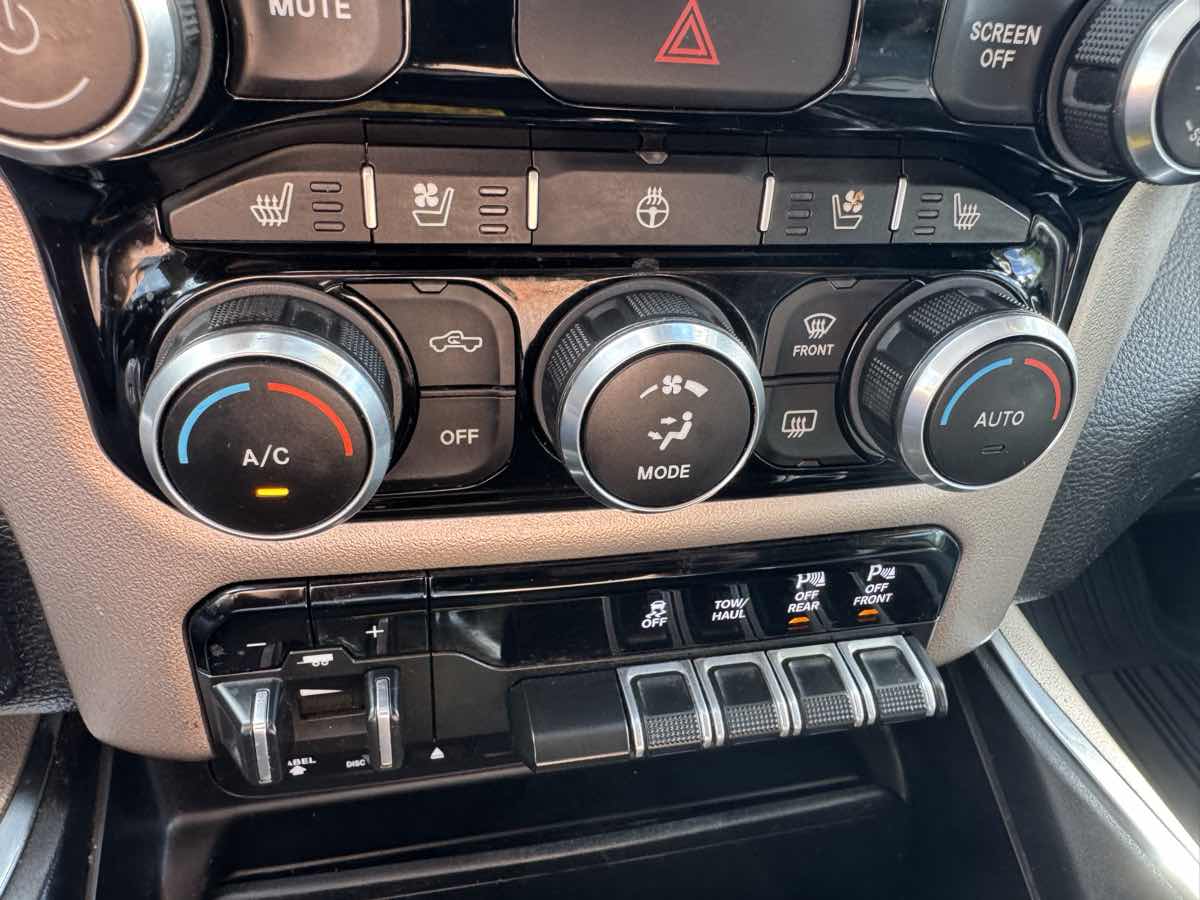 2019 Ram 1500 Laramie photo 21